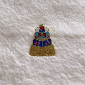 { snow white cake enamel pin }